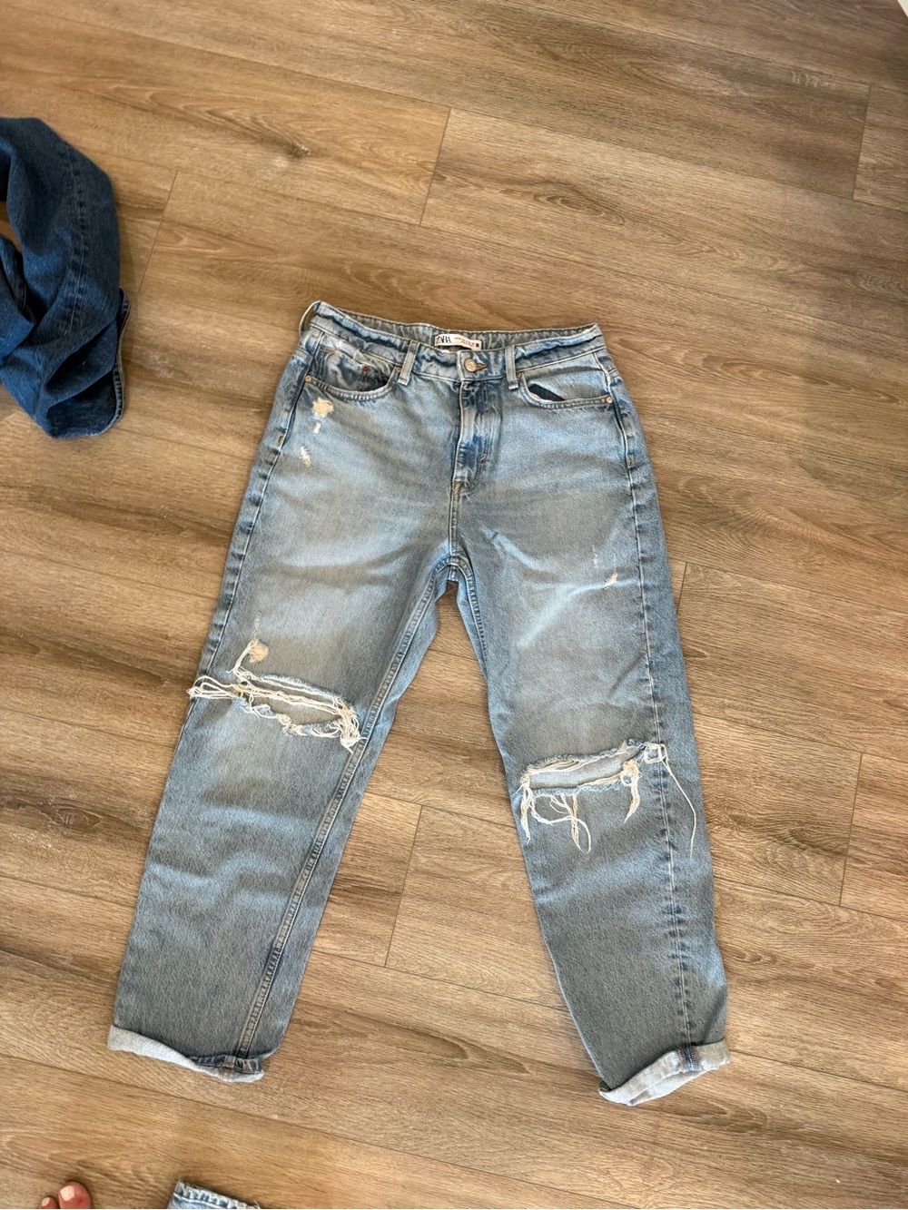 Light Wash Distressed Ripped Jeans - Light Blue